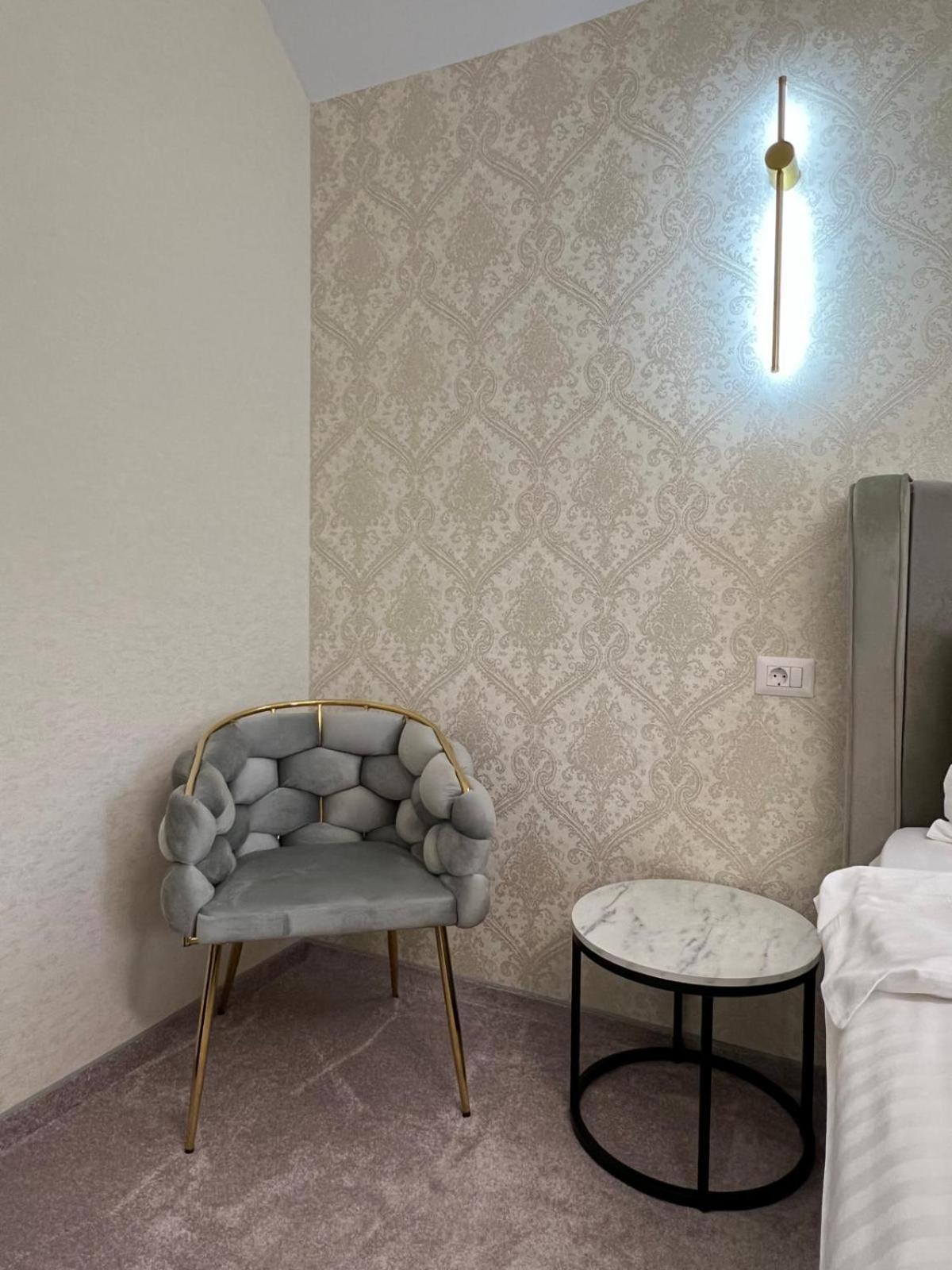 Pensiunea Baroc Dobirlau エクステリア 写真